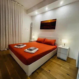 https://charming-flat-with-bright-terrace.it-lombardy.com